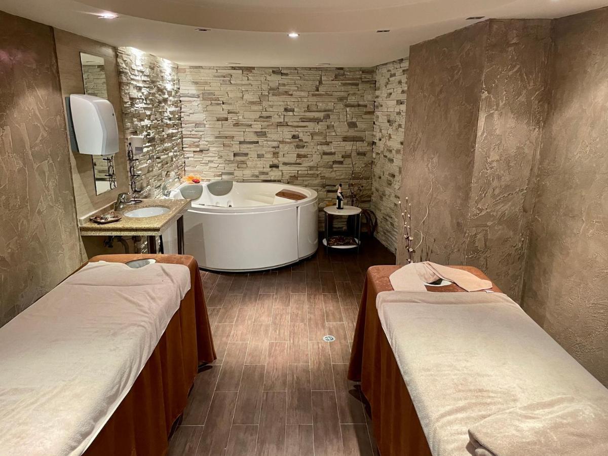 Ground Floor 2-Bedrooms, 2-Bathrooms Apartment Near Bansko In A Complex With Pools And Spa Included ราซล็อก ภายนอก รูปภาพ